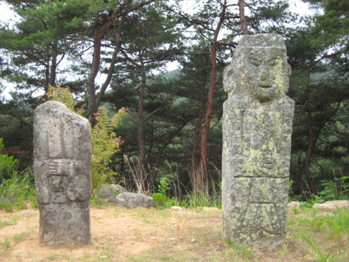 김취려장군 묘소에 석상 김취려장군 묘소에 석상