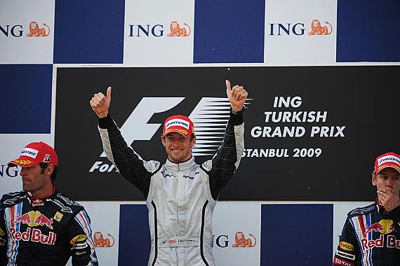  F1 터키 그랑프리서 우승을 차지한 젠슨버튼(사진 가운데).