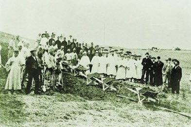 1897년 우각리. 경인철도 기공식 
(사진- 배다리를 가꾸는 인천시민모임)