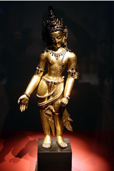 네팔 14세기 때 만들어진 금동관음보살입상