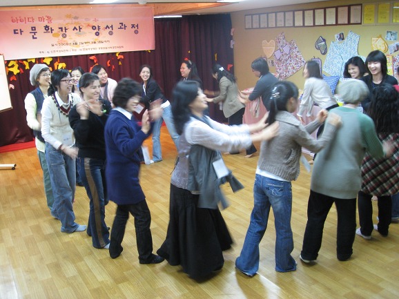 4월 2일 '인천 여성의 전화' 아.이.다 마을(아시아 이주여성 다문화 공동체)에서  '다문화 강사 강좌'가 시작했다.