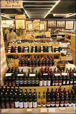 내가 즐겨 찾는 와인 아울렛 '라빈'의 신대륙 와인 코너.