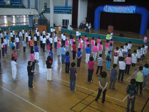 부여 청소년 수련원에서 펼쳐진 충남, 대전 보건진료소장들의 한마음 체육대회 모습