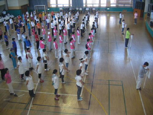 부여에서 열린 충남 대전 보건진료소장들의 체육대회 개막식 모습
