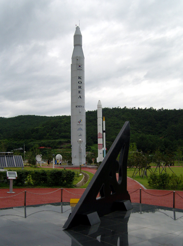 30일 발사 예정인 국내 최초 우주발사체 나로호(KSLV-1).