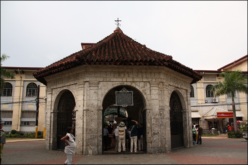 마젤란의 십자가를 보관하고 있는 6각건물