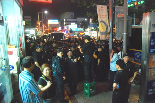 대전역으로 가야하는 시민들은 발길을 한참 돌려서 가야했다. 기차시간이 급한 사람은 어떻게 하라는 건지...!!