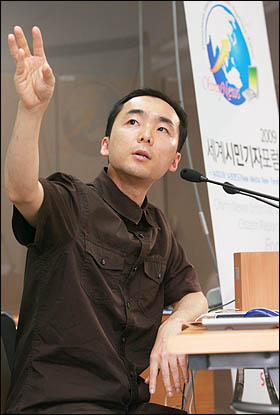 김지현 다음커뮤니케이션 모바일커뮤니케이션SU 본부장이 31일 세계시민기자포럼에서 '모바일 저널리즘의 미래'를 주제로 발제하고 있다.