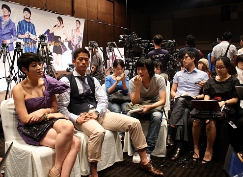 지난 7월 20일 열린 기자간담회에서의 김혜수, 이용우