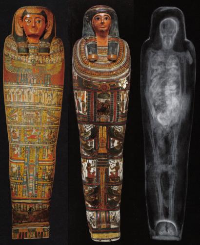 왼쪽부터 내관, 미라, 그리고 엑스레이 촬영 사진이다. 이집트의 관은 마르토시카 인형처럼 겹겹히 만들어 진 게 특징이다.