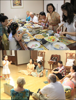 방바닥 식사가 어려워 식탁두개를 붙였고, 식사후 아이들의 재롱이 휴가를 즐겁게 했습니다. 