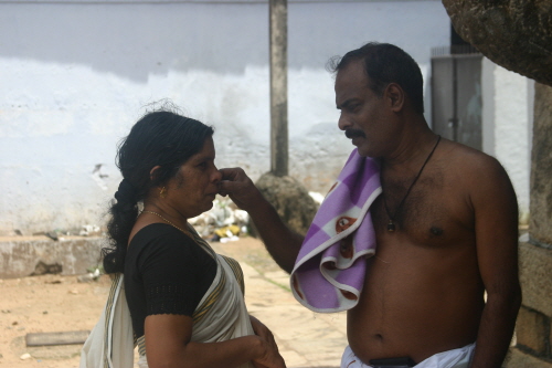 비슈누 교리의 가장 큰 특징이 남편과 아내의 사랑, 신과 신도의 사랑과 같은 사랑이다. 비슈누는 지상에 나타날 때마다 매번 그의 아내 락슈미와 동행한다.