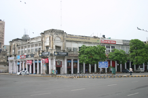 70여년 역사를가진 계획도시로 올드델리를 대체할 뉴델리의 중심부로 건설되었다