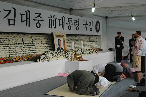 부산역 광장에 마련된 고 김대중 전 대통령 분향소에는 지난 19일부터 22일 오후 2시까지 8500여명의 조문객이 다녀갔다.