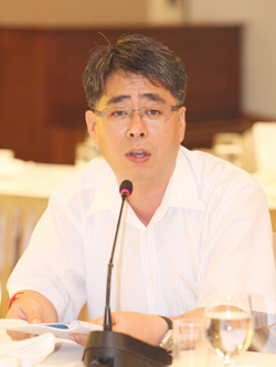 정웅기(종교자유정책연구원) 사무처장은 한국의 기성언론이 종교를 다루는 태도에 문제가 있음을 지적했다. 