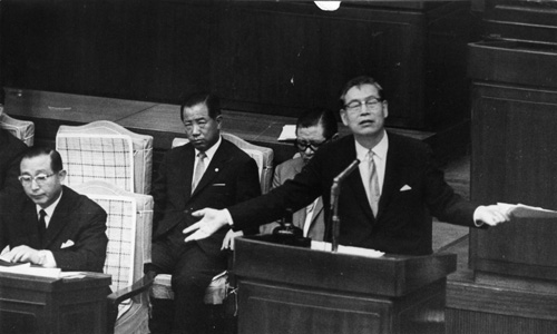 1969년 8월 18일 국회에서 삼선개헌에 반대하는 대정부질의를 하는 정일형 의원. 