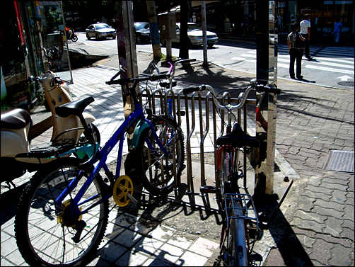 자전거 주차에는 많은 공간이 필요치 않다.