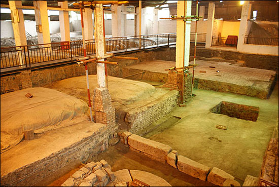 1998년에 발견된 고대 양조장 수이징팡 유적. 수이징팡의 역사는 13세기 원나라까지 거슬러 올라간다. 
