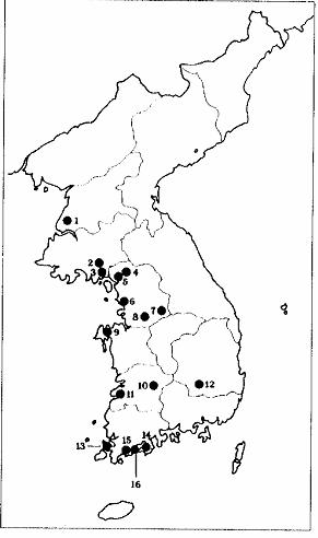 후삼국시대부터 고려시대 초기까지 가마가 있었던 유적을 지도에 표시한 그림입니다. 남해안에 있는 네개의 점만 진흙가마이고 나머지는 모두 벽돌가마입니다.