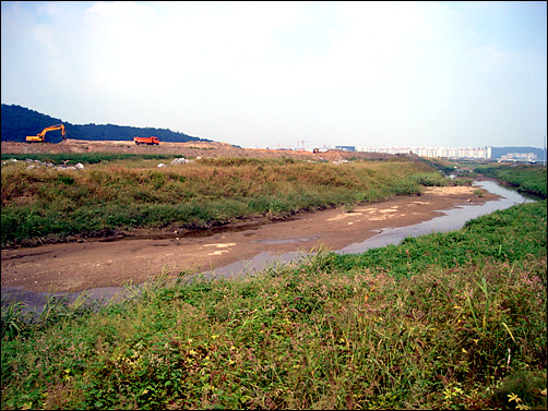 김포한강신도시가 나진포천 주변에서 개발되고 있다. 나진포천 김포구간