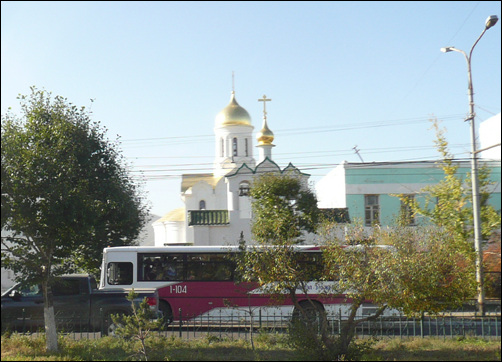 몽골내에서는 40여개 넘는 종파들이 활동하고 있다. 러시아정교회도 지리적 이점을 이용해 포교활동을 하고 있다. 