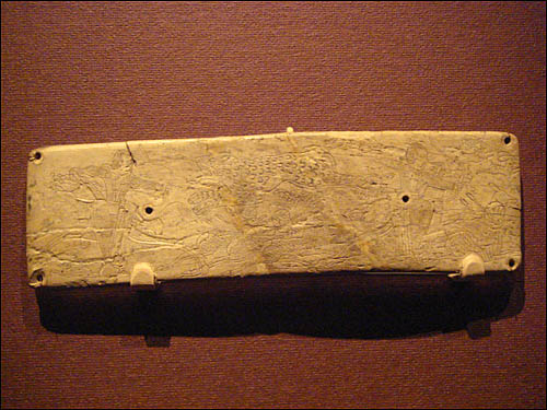 뼈에 그린 수렵 무늬, 타지키스탄 타후티 산긴(Takhti Sngin) 지역 출토(BC.2 세기 - AD. 2 세기 무렵) 