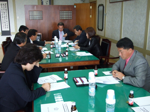 아산시의회는 9월22일 의원회의를 통해 2010년 의정활동비를 2년 연속 동결하는데 합의했다. 