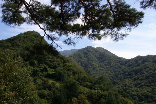 지리산 영원령 전북 남원과 경남 함양의 경계를 이룬다.