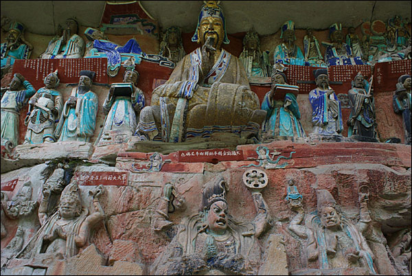 유교와 도교적 색채가 엿보이는 류본존행화도. 다주석각은 불교 석각으로는 드물게 불교뿐만 아니라 유교와 도교의 사상이 담겨져 있다.