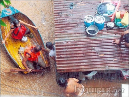  필리핀 홍수 상황을 보도한 필리핀 일간지 데일리 인콰이어러(Daily Inquirer)의 사진