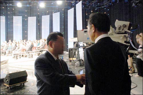 차OO KBS 시청자센터장은 2007년 11월 21일 밤 11시 생방송 '질문 있습니다!'라는 KBS 특별 토론그램에 출연하는 당시 이명박 대통령 후보에게 생방송이 시작되기 바로 직전 "자연스럽게 하세요"라고 조언(?)을 했다.