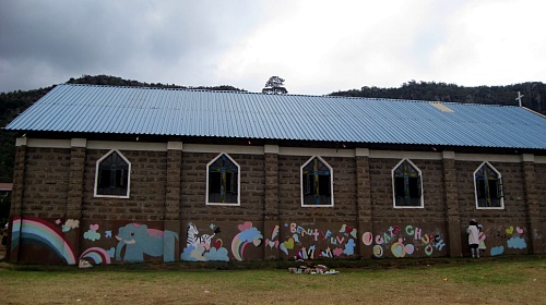 완성된 교회 외벽 그림