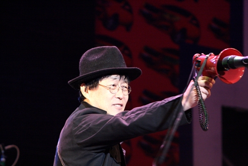 한국 대중 음악의 역사를 새로 쓰는, 기념비적인 작품들을 창작하고 있는 김창완 밴드. 