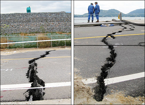 지난 8월23일 포스코 광양제철소 동호안 제방이 무너지면서 도로가 해안쪽으로 4m정도 밀려났고, 지진이 난 듯 도로 곳곳이 뒤틀리거나 파손됐다.