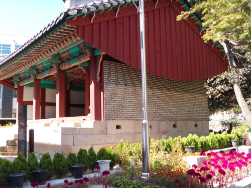 서울농학교 안에 있는 선희궁 터. 건물의 본체만 남아있다.