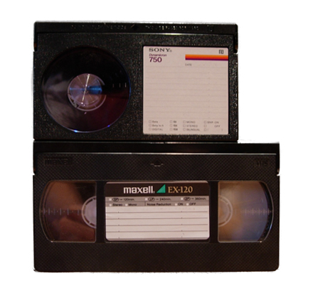 베타맥스와 VHS 위가 베타맥스, 아래가 VHS.