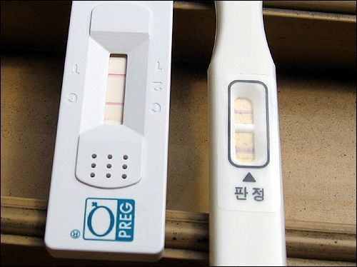  축복받아야 할 임신이 있는 반면 한순간의 실수나 피임에 대한 무지로 발생하는 임신도 적지않다. 이런 경우 무조건 낳아야 하는가?