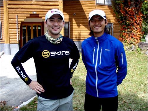 일본의 유명 트레일레이스 선수 이시가와 히로키(오른쪽)와 함께