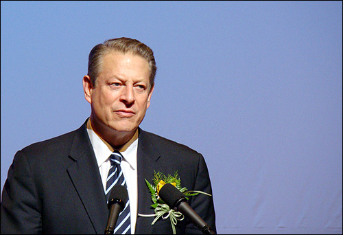앨 고어 전 미국 부통령이 21일 오전 경기도문화의전당에서 열린 제3회 녹색구매세계대회에서 기조연설을 하고 있다.