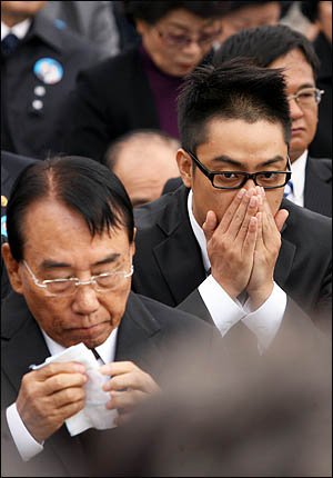 26일 국립서울현충원에서 열린 박정희 전대통령 서거 30주기 추도식에 가수 은지원이 참석하고 있다.