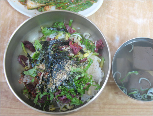 함평에서 소문난 선짓국비빔밥. 함평읍 시장통에서 맛볼 수 있다.