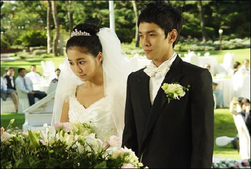 어렸을 적, 서른 살이 되면 결혼도 하고 독립도 했을 거라 생각했다. 사진은 SBS 드라마 <그대 웃어요>의 한 장면. 