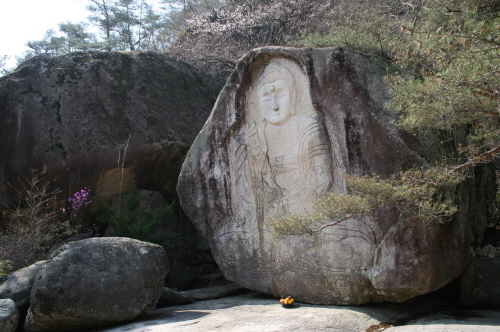 봉암사 마애보살좌상 -