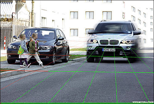 최근 BMW는 보행자를 보호할 새로운 첨단장비 'Car-2 X커뮤니케이션'을 개발했다. 보행자가 가진 송수신기의 전파를 차량의 레이더가 감지해 운전자에게 알려줘 보행자가 갑자기 튀어나오는 사고를 미연에 방지할 수 있다.  