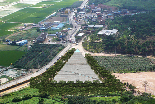 노무현 대통령 묘역 조감도. 봉화산 정상 부근에서 봉하마을을 향해 바라본 모습이다.