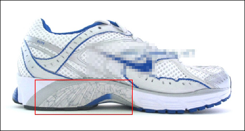  과내전에 보정에 도움을 주는 '안정화' 모습. 네모 안의 회색 부분이 일반 신발보다 단단해 발의 아치를 고정시켜주는 역할을 한다.