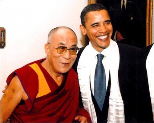 지난 2005년 당시 상원의원 오바마는 상원 외교위원회의 이벤트를 통해 달라이 라마와 만났다.