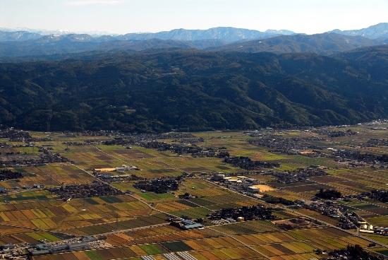 이시카와현은 동해로 면한 넓은 곡창지대를 두고 있습니다. 마에다가(家)가는 이곳의 세수를 바탕으로 14대 300년동안 평화를 구가하면서 문화의 창달에 집중할 수 있는 여유를 가질 수 있었습니다.

