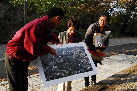 겐로쿠엔과 가나자와성공원 및 도시에 대해 브리핑을 해주는 야마구치 카츠아키 가나자와성 및 겐로쿠엔관리사무소 소장님

