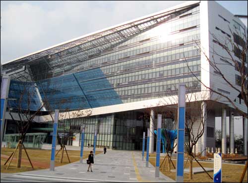 총 사업비 약 3222억원이 들어가 논란이 되고 있는 성남시청 신청사 모습. 